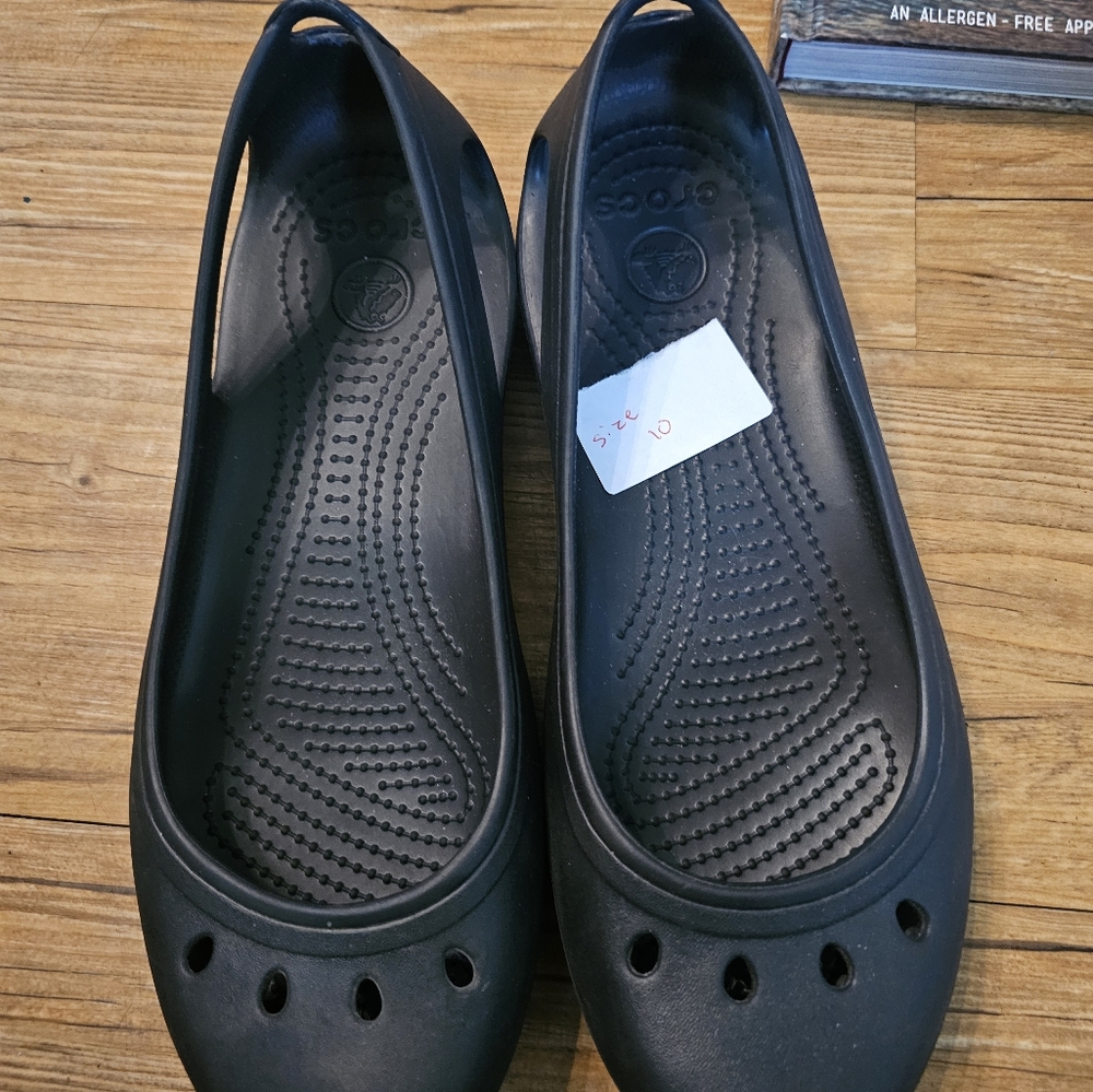 CROCS Women's Classic Black Dress Shoes Size 10